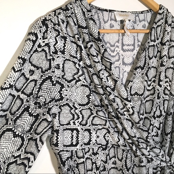 XL Laundry by Shelli Segal Snakeskin Wrap Top - Picture 3 of 7